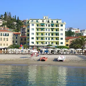 albergo-ristorante-ideal.hotelitalianriviera.com/